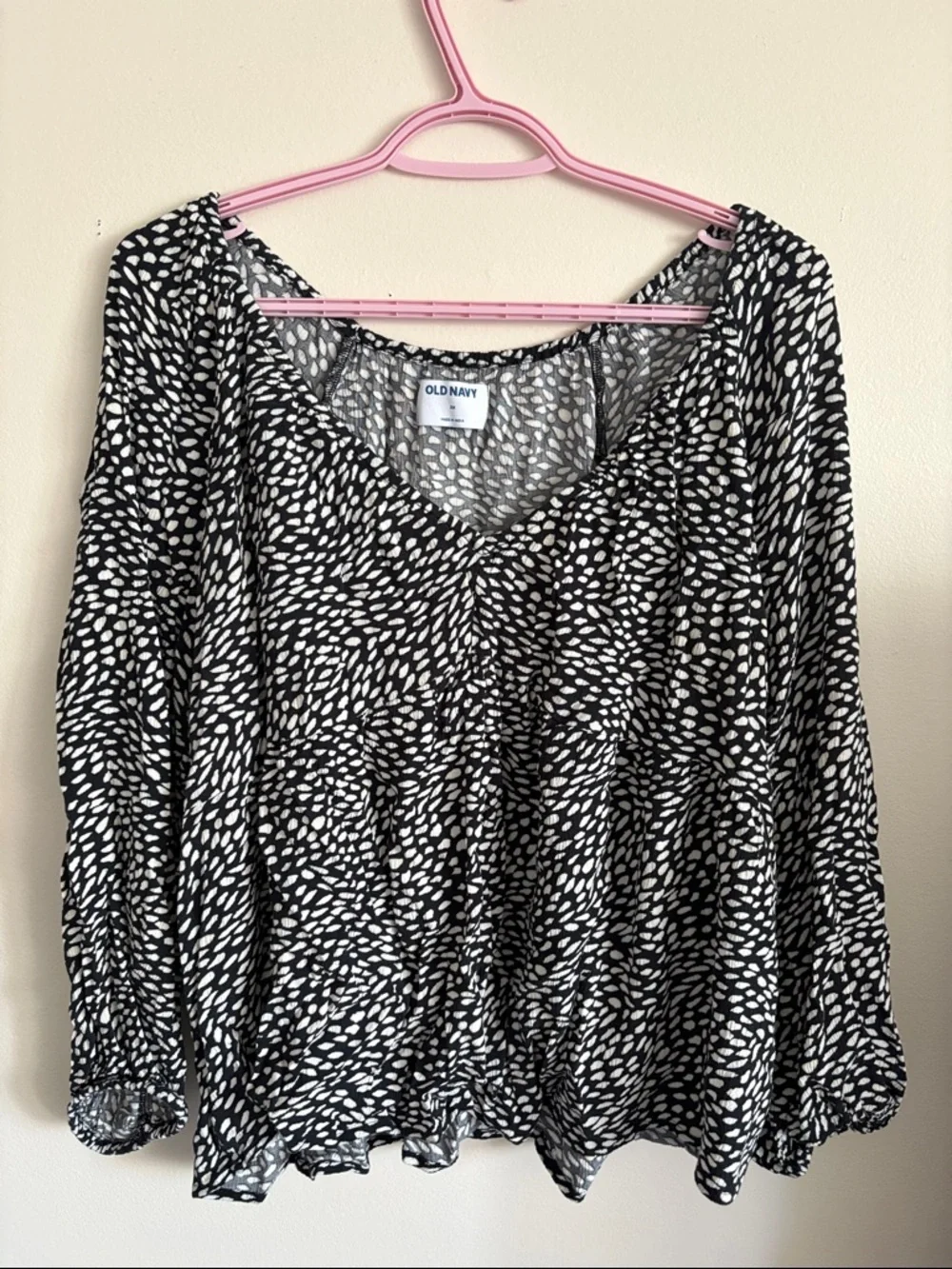 Old Navy Black and White Abstract Dot V-Neck Blouse - Picture 1 of 5